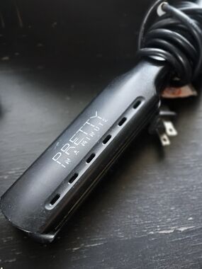 Pretty In A Minute Hair Straightener - Black